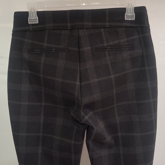 Dalia Women's Black Plaid Ankle Cropped Pants - Picture 5 of 7